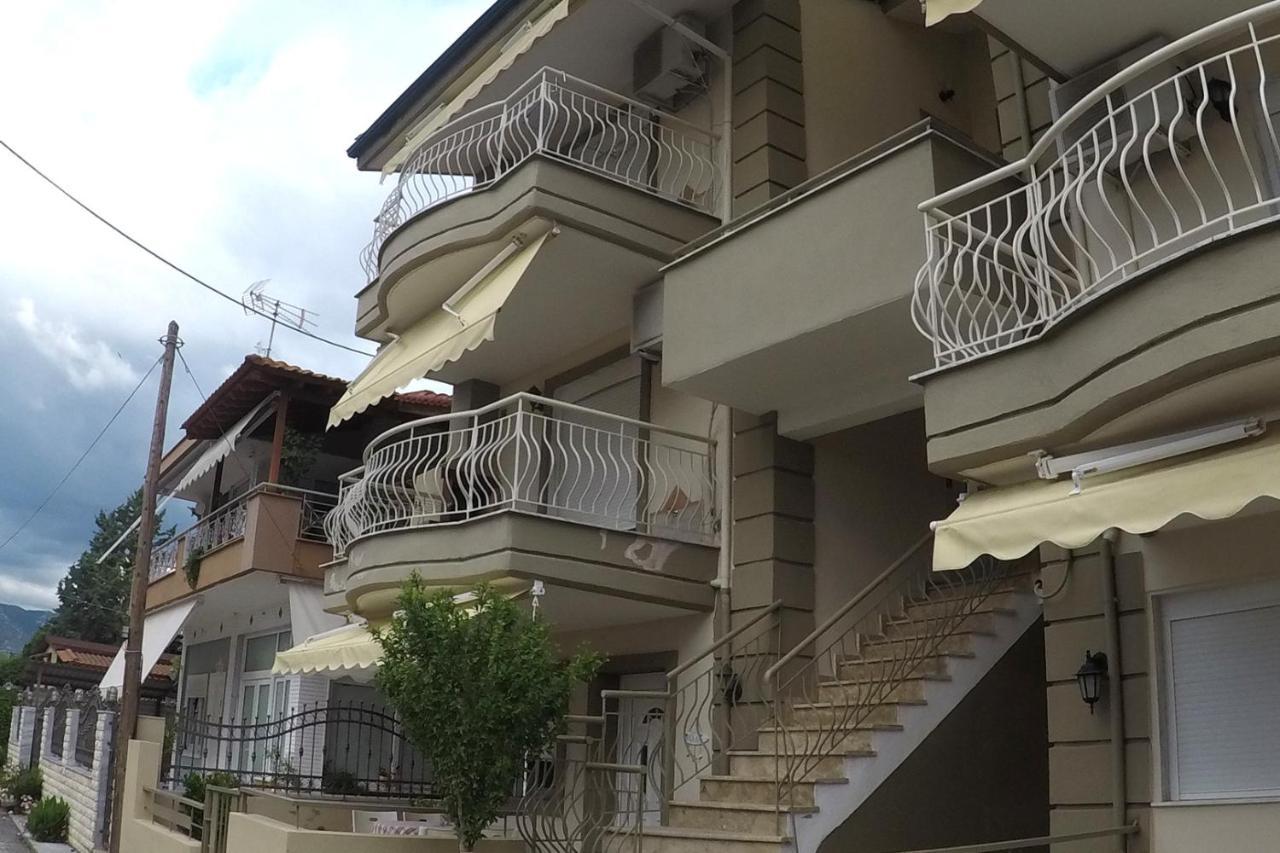 Ofrinio Central Apartments Ofrínion Exterior foto