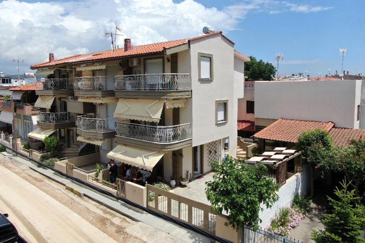Ofrinio Central Apartments Ofrínion Exterior foto